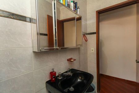 Casa à venda com 240m², 3 quartos e 2 vagas Casa à venda com 240m², 3 quartos e 2 vagasBanheiro