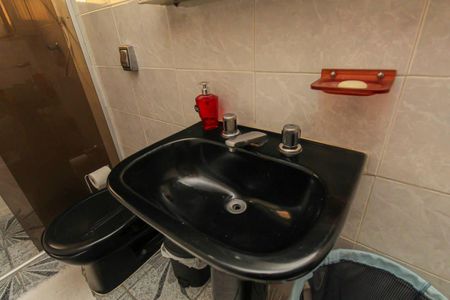 Casa à venda com 240m², 3 quartos e 2 vagas Casa à venda com 240m², 3 quartos e 2 vagasBanheiro