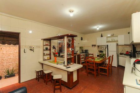 Casa à venda com 240m², 3 quartos e 2 vagas Casa à venda com 240m², 3 quartos e 2 vagasCozinha