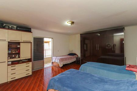 Casa à venda com 240m², 3 quartos e 2 vagas Casa à venda com 240m², 3 quartos e 2 vagasSuite