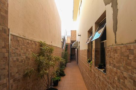 Casa à venda com 240m², 3 quartos e 2 vagas Casa à venda com 240m², 3 quartos e 2 vagasCorredor