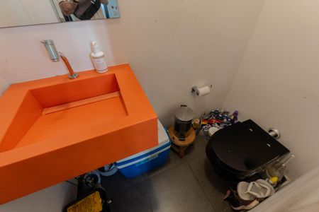 Apartamento à venda com 106m², 2 quartos e sem vaga Apartamento à venda com 106m², 2 quartos e sem vagaBanheiro de Serviço