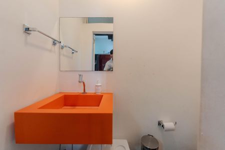 Apartamento à venda com 106m², 2 quartos e sem vaga Apartamento à venda com 106m², 2 quartos e sem vagaBanheiro de Serviço