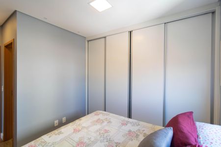 Apartamento à venda com 82m², 3 quartos e 2 vagas Apartamento à venda com 82m², 3 quartos e 2 vagasSuíte 2