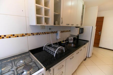 Casa à venda com 163m², 5 quartos e 3 vagas Casa à venda com 163m², 5 quartos e 3 vagasCozinha 2