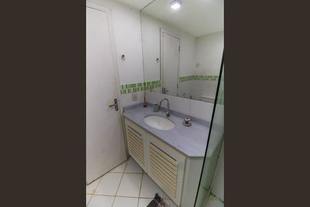 Casa à venda com 163m², 5 quartos e 3 vagas Casa à venda com 163m², 5 quartos e 3 vagasBanheiro Social 2