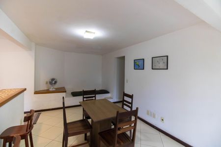 Casa à venda com 163m², 5 quartos e 3 vagas Casa à venda com 163m², 5 quartos e 3 vagasSala 2