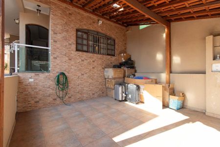 Casa à venda com 300m², 4 quartos e 4 vagas Casa à venda com 300m², 4 quartos e 4 vagasGaragem