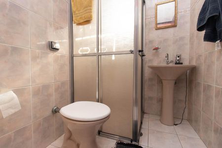 Casa à venda com 300m², 4 quartos e 4 vagas Casa à venda com 300m², 4 quartos e 4 vagasBanheiro da Suíte 2