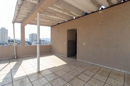 Casa à venda com 300m², 4 quartos e 4 vagas Casa à venda com 300m², 4 quartos e 4 vagasVaranda