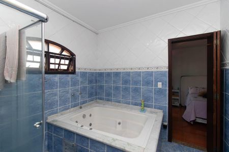 Casa à venda com 300m², 4 quartos e 4 vagas Casa à venda com 300m², 4 quartos e 4 vagasBanheiro da Suíte 1
