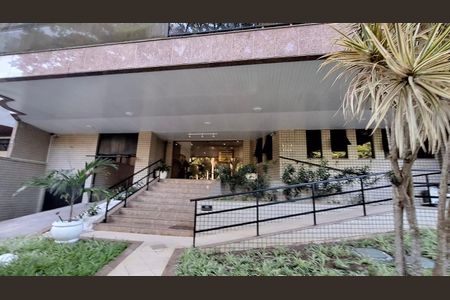 Apartamento para alugar com 326m², 5 quartos e 3 vagas Apartamento para alugar com 326m², 5 quartos e 3 vagasFachada
