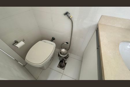 Apartamento para alugar com 326m², 5 quartos e 3 vagas Apartamento para alugar com 326m², 5 quartos e 3 vagasBanheiro da Suíte 1