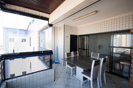 Apartamento para alugar com 120m², 3 quartos e 2 vagas Apartamento para alugar com 120m², 3 quartos e 2 vagasVaranda