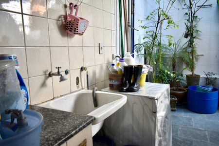 Casa à venda com 220m², 3 quartos e 2 vagas Casa à venda com 220m², 3 quartos e 2 vagasÁrea de Serviço