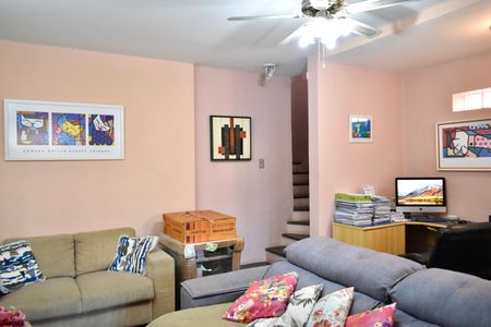 Casa à venda com 220m², 3 quartos e 2 vagas Casa à venda com 220m², 3 quartos e 2 vagasSala