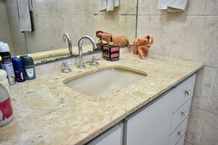 Casa à venda com 220m², 3 quartos e 2 vagas Casa à venda com 220m², 3 quartos e 2 vagasBanheiro da Suíte 1