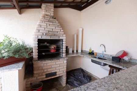 Casa à venda com 280m², 3 quartos e 3 vagas Casa à venda com 280m², 3 quartos e 3 vagasQuintal