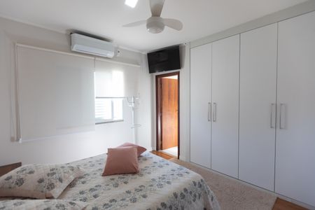 Casa à venda com 280m², 3 quartos e 3 vagas Casa à venda com 280m², 3 quartos e 3 vagasSuíte