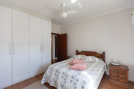 Casa à venda com 280m², 3 quartos e 3 vagas Casa à venda com 280m², 3 quartos e 3 vagasSuíte