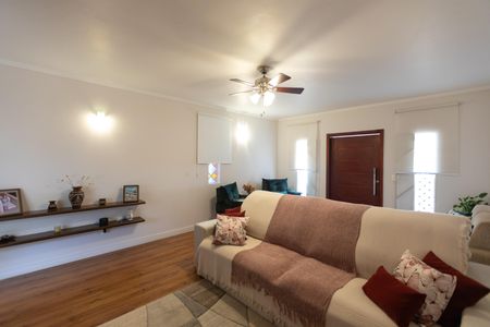 Casa à venda com 280m², 3 quartos e 3 vagas Casa à venda com 280m², 3 quartos e 3 vagasSala