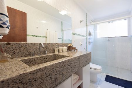 Casa à venda com 280m², 3 quartos e 3 vagas Casa à venda com 280m², 3 quartos e 3 vagasSuíte Banheiro