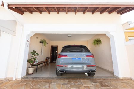 Casa à venda com 280m², 3 quartos e 3 vagas Casa à venda com 280m², 3 quartos e 3 vagasQuintal