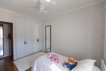 Casa à venda com 280m², 3 quartos e 3 vagas Casa à venda com 280m², 3 quartos e 3 vagasQuarto 2