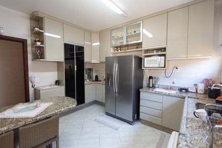 Casa à venda com 280m², 3 quartos e 3 vagas Casa à venda com 280m², 3 quartos e 3 vagasCozinha