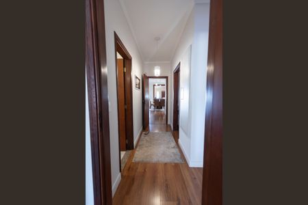 Casa à venda com 280m², 3 quartos e 3 vagas Casa à venda com 280m², 3 quartos e 3 vagasCorredor