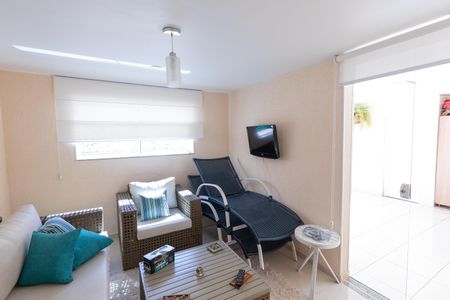 Casa à venda com 280m², 3 quartos e 3 vagas Casa à venda com 280m², 3 quartos e 3 vagasEdícula