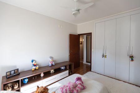 Casa à venda com 280m², 3 quartos e 3 vagas Casa à venda com 280m², 3 quartos e 3 vagasQuarto 2