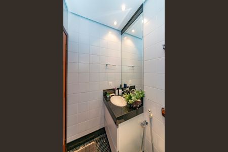 Casa à venda com 500m², 3 quartos e 4 vagasBanheiro da Suíte 2