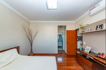 Casa à venda com 500m², 3 quartos e 4 vagasSuíte 3