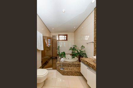 Casa à venda com 500m², 3 quartos e 4 vagasBanheiro da Suíte 1