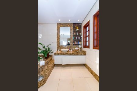 Casa à venda com 500m², 3 quartos e 4 vagasBanheiro da Suíte 1