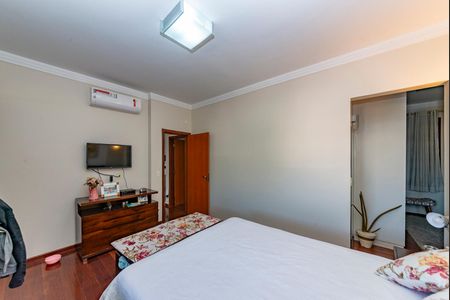 Casa à venda com 500m², 3 quartos e 4 vagasSuíte 1