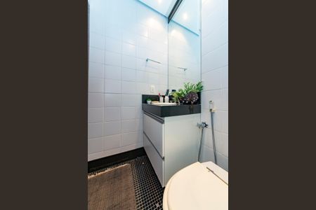 Casa à venda com 500m², 3 quartos e 4 vagasBanheiro da Suíte 2