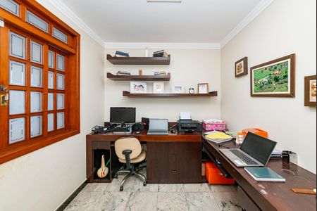 Casa à venda com 500m², 3 quartos e 4 vagasEscritório