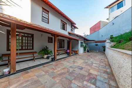 Casa à venda com 500m², 3 quartos e 4 vagasQuintal