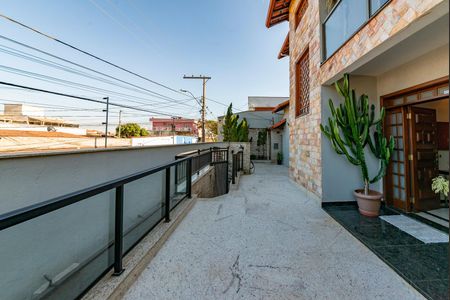 Casa à venda com 500m², 3 quartos e 4 vagasEntrada