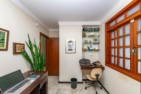 Casa à venda com 500m², 3 quartos e 4 vagasEscritório