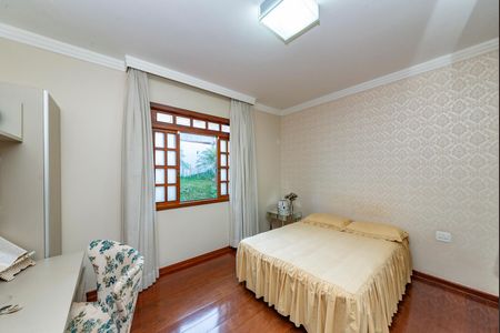 Casa à venda com 500m², 3 quartos e 4 vagasSuíte 2