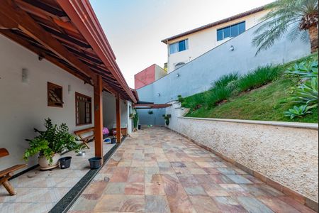 Casa à venda com 500m², 3 quartos e 4 vagasQuintal