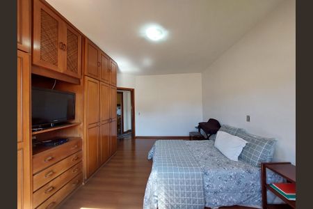 Casa à venda com 348m², 3 quartos e 5 vagas Casa à venda com 348m², 3 quartos e 5 vagasQuarto 2