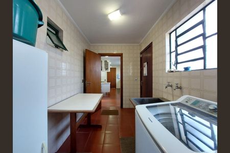 Casa à venda com 348m², 3 quartos e 5 vagas Casa à venda com 348m², 3 quartos e 5 vagasÁrea de Serviço