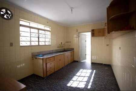 Casa à venda com 210m², 3 quartos e 2 vagas Casa à venda com 210m², 3 quartos e 2 vagasFoto 02