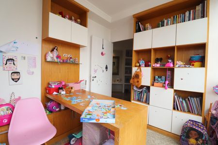 Apartamento à venda com 320m², 5 quartos e 4 vagasQuarto 