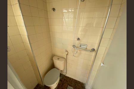 Apartamento à venda com 102m², 2 quartos e 1 vaga Apartamento à venda com 102m², 2 quartos e 1 vagaBanheiro de Serviço