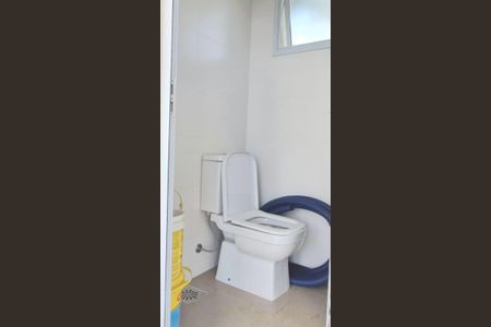 Casa de condomínio à venda com 143m², 3 quartos e 2 vagas Casa de condomínio à venda com 143m², 3 quartos e 2 vagasÁrea Externa - banheiro